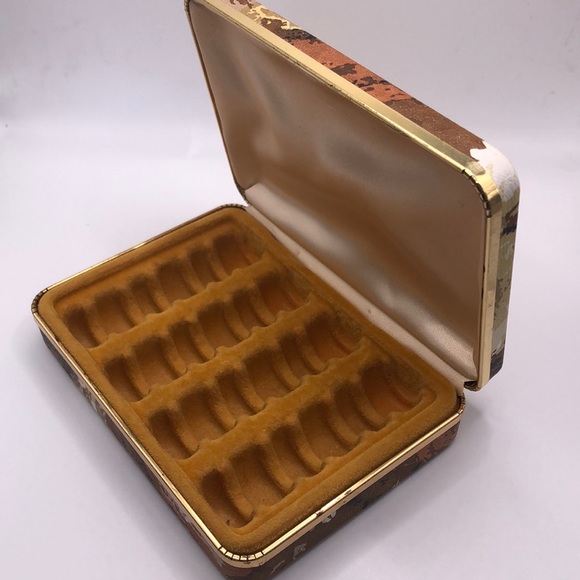 Vintage Clamshell Ring Box